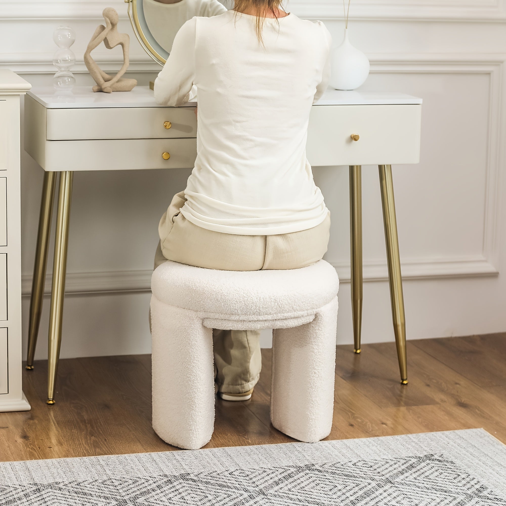 Boucle Ottoman, Round Sherpa Vanity Stool Chair, Small Upholstered Modern Teddy Footstool for Makeup, Living Room, Entryway, Bedroom